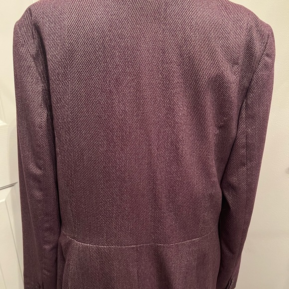 Gorgeous work suit! - Picture 3 of 3